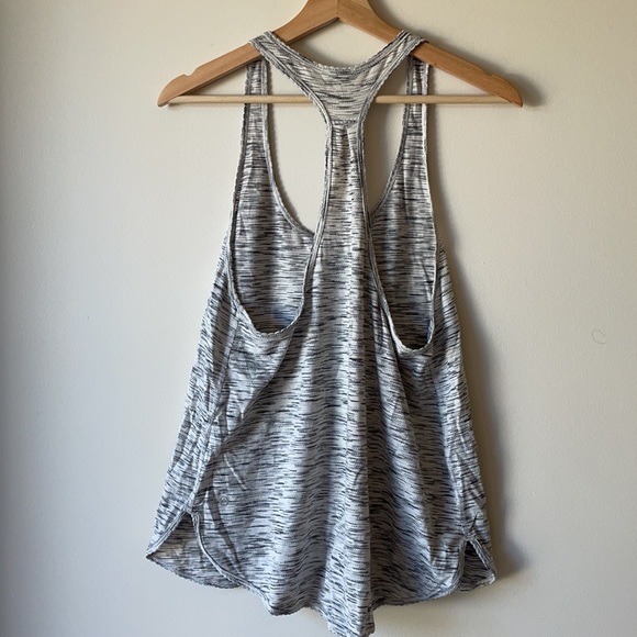 Lululemon work out tank - Picture 2 of 3